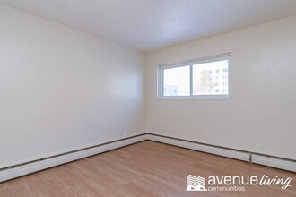 Thomas Manor in Prince Albert, SK - Building Photo - Building Photo