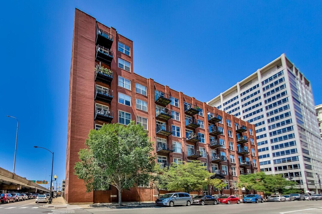 420 S Clinton St in Chicago, IL - Building Photo
