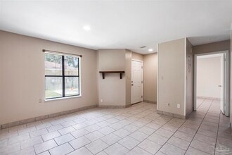 6366 W Fairfield Dr in Pensacola, FL - Foto de edificio - Building Photo