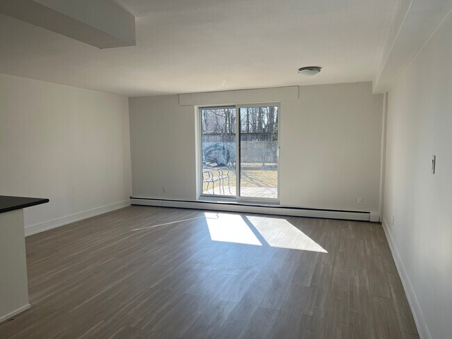 2124 Ghent Ave in Burlington, ON - Building Photo - Building Photo