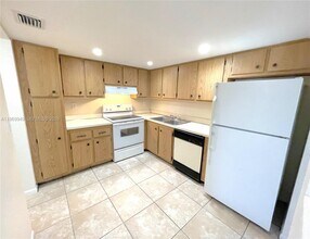 704 SE 2nd Ave in Deerfield Beach, FL - Building Photo - Building Photo