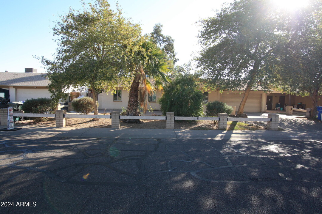 7549 W Devonshire Ave in Phoenix, AZ - Building Photo