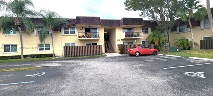 9004 SW 137th St in Miami, FL - Foto de edificio - Building Photo