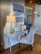 93 Sixpenny Ln in Brewster, MA - Foto de edificio - Building Photo