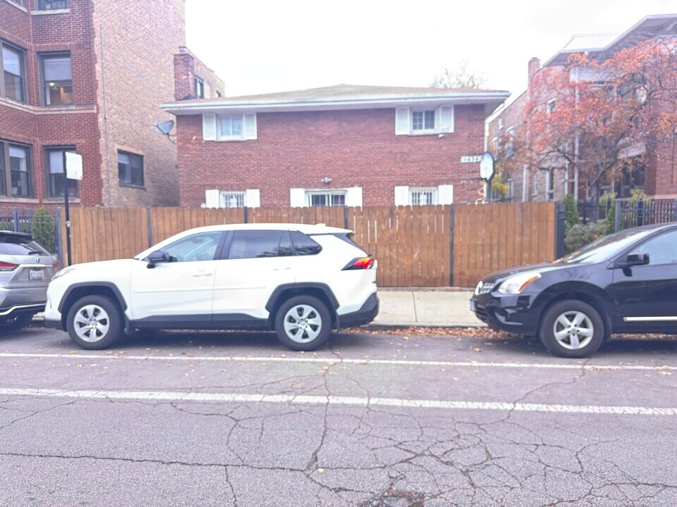 1634 W Morse Ave in Chicago, IL - Building Photo