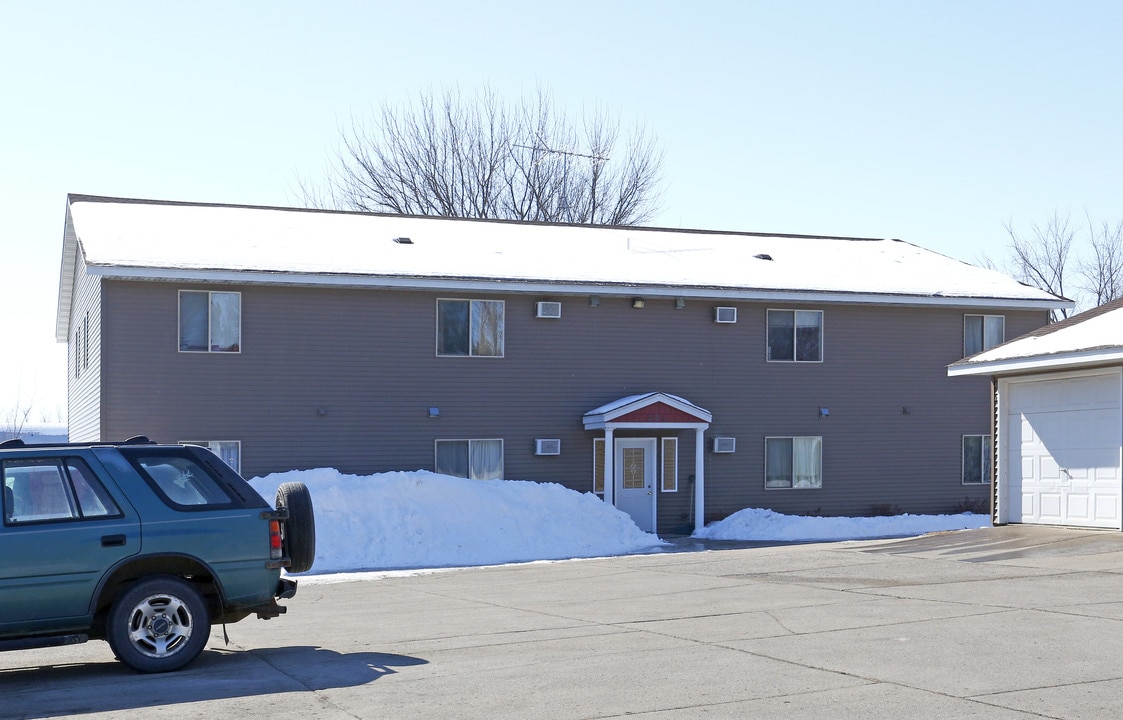 221 Baker Ave E in Winsted, MN - Building Photo