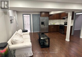 4 Mellowood Ave in Brampton, ON - Building Photo - Building Photo