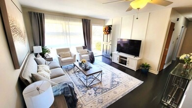 1300 Whirlaway Dr in Louisville, KY - Building Photo - Building Photo