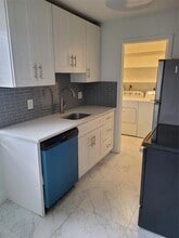 770 NE 38th St in Oakland Park, FL - Foto de edificio - Building Photo