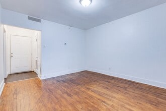 757 E Warrington Ave, Unit Apt 4 in Pittsburgh, PA - Foto de edificio - Building Photo