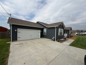 605 Strawberry Dr in Winchester, TN - Building Photo - Building Photo