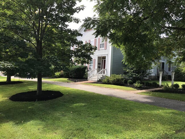 575 North Broadway in Saratoga Springs, NY - Building Photo - Building Photo