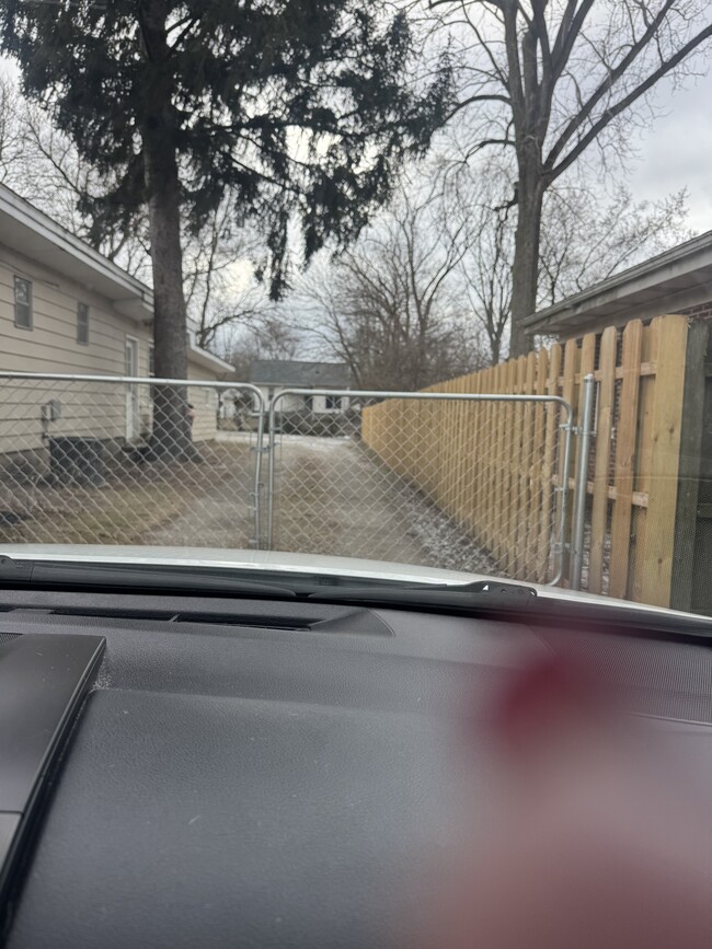 915 Dempster St in Temperance, MI - Building Photo - Building Photo