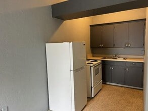 10720 54th Ave N in St. Petersburg, FL - Building Photo - Building Photo