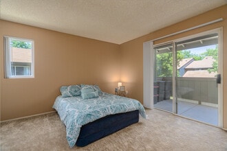 Village at Fair Oaks in Fair Oaks, CA - Foto de edificio - Interior Photo