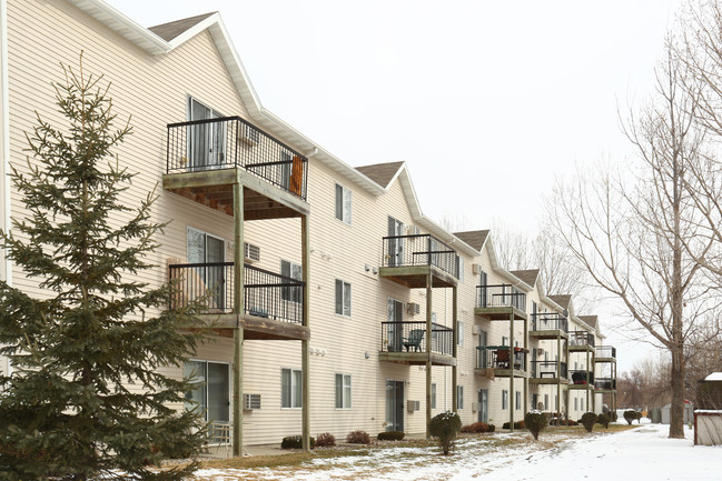 Bella Place Apartments in West Fargo, ND - Building Photo - Building Photo