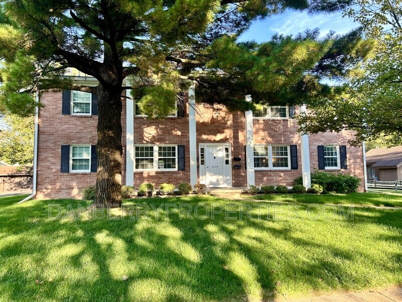 4126 Newcastle Dr in Sylvania, OH - Building Photo