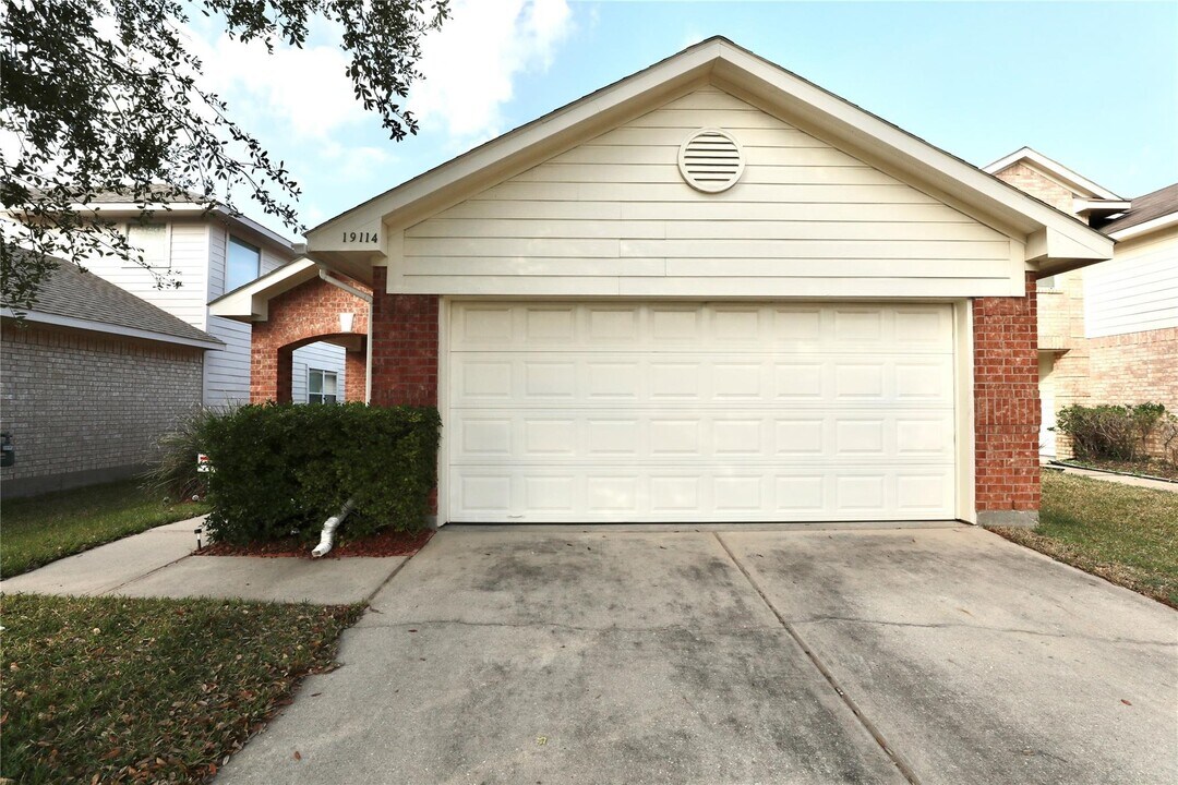 19114 Yellow Thrush Dr in Cypress, TX - Building Photo
