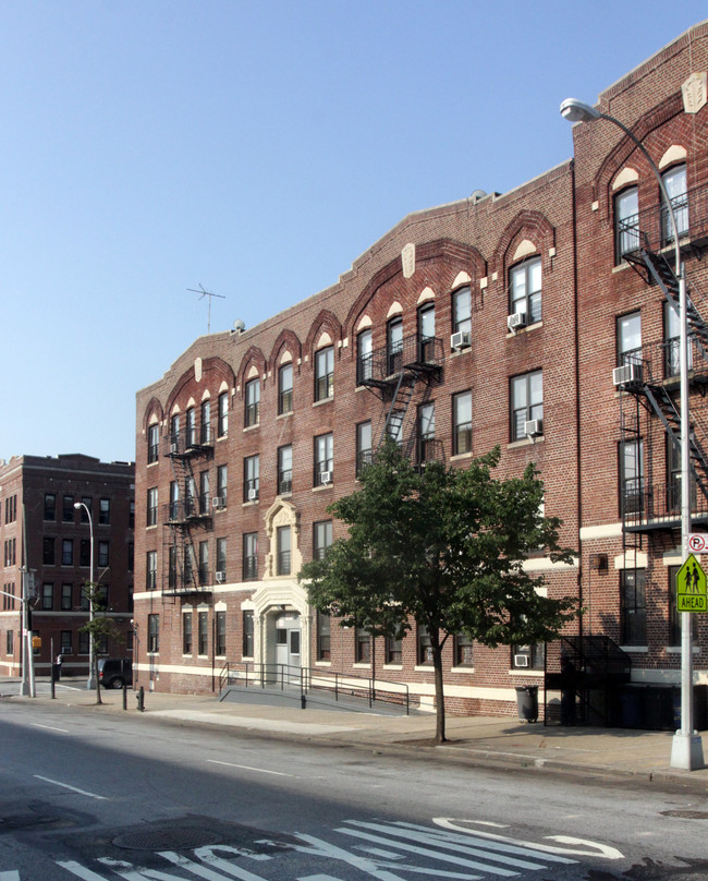 660 Howard Ave in Brooklyn, NY - Building Photo - Building Photo