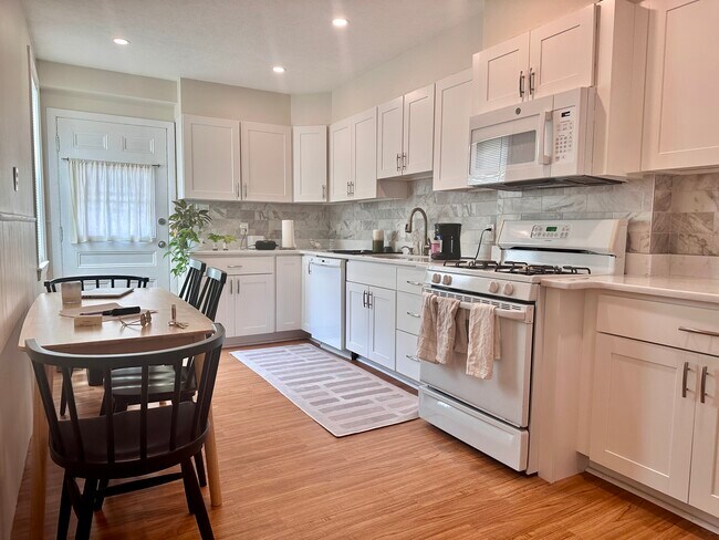 13 Linden St, Unit 1