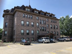 Old Main Apartments in Canton, SD - Building Photo - Building Photo