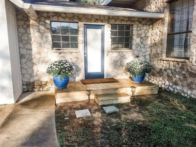 1212 Tung Hill Dr in Tallahassee, FL - Building Photo - Building Photo