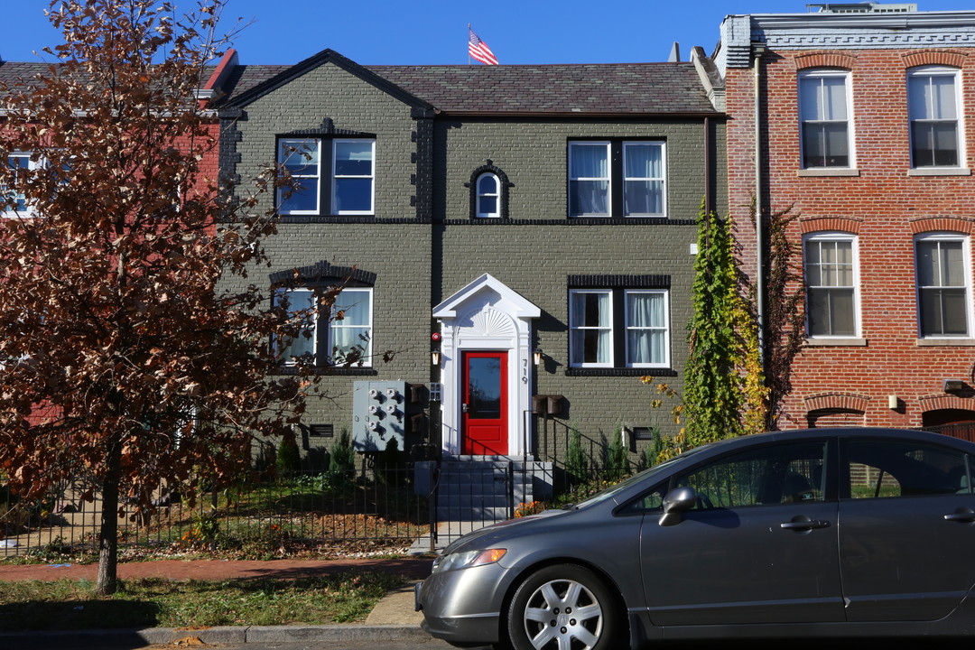 719 12th St SE in Washington, DC - Building Photo