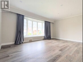 8 Storey Crescent in Toronto, ON - Building Photo - Building Photo