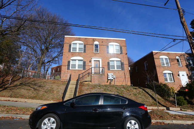 2804 Gainesville St SE in Washington, DC - Foto de edificio - Building Photo