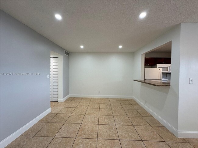 5661 SW 36th Ct in Davie, FL - Building Photo - Building Photo