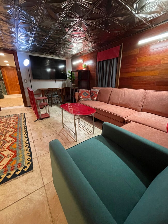 4778 Rogers Rd, Unit Lower