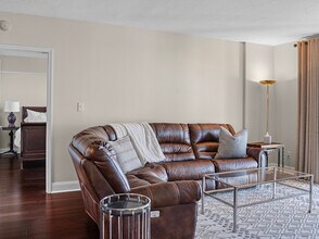 300 S Duval St, Unit 1205 in Tallahassee, FL - Building Photo - Building Photo