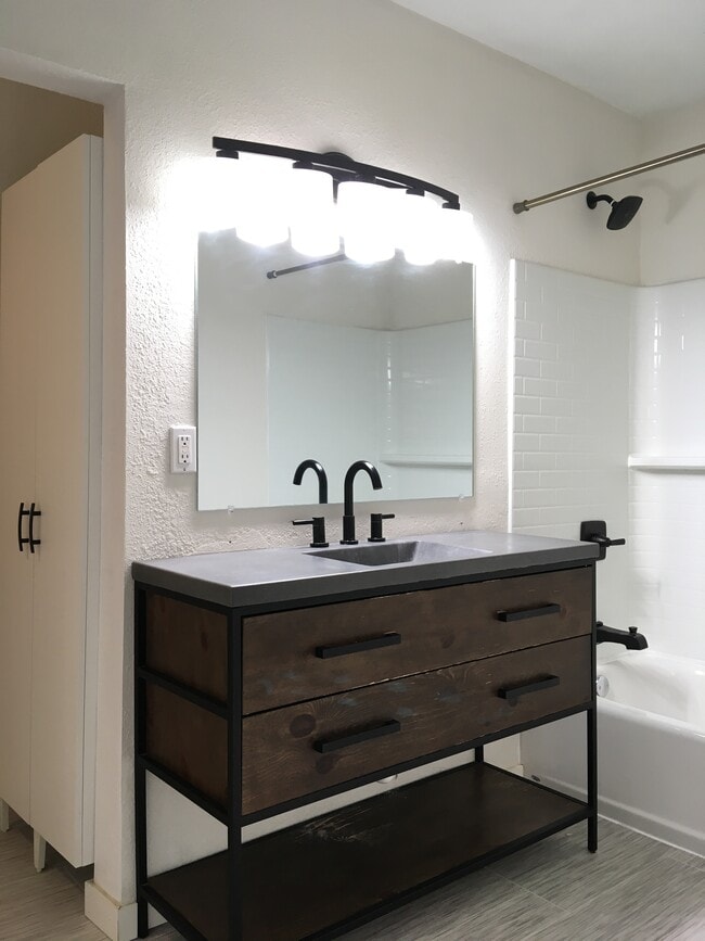 106 1st Ave NE, Unit # 1/2 in New Prague, MN - Building Photo - Building Photo