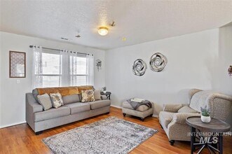 1929 W Honey Dew Dr in Nampa, ID - Building Photo - Building Photo