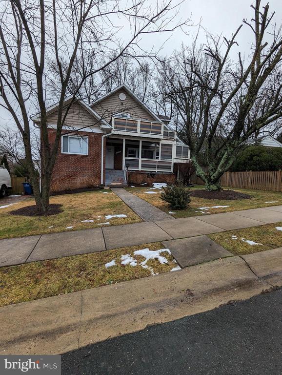 property at 2410 Darrow St