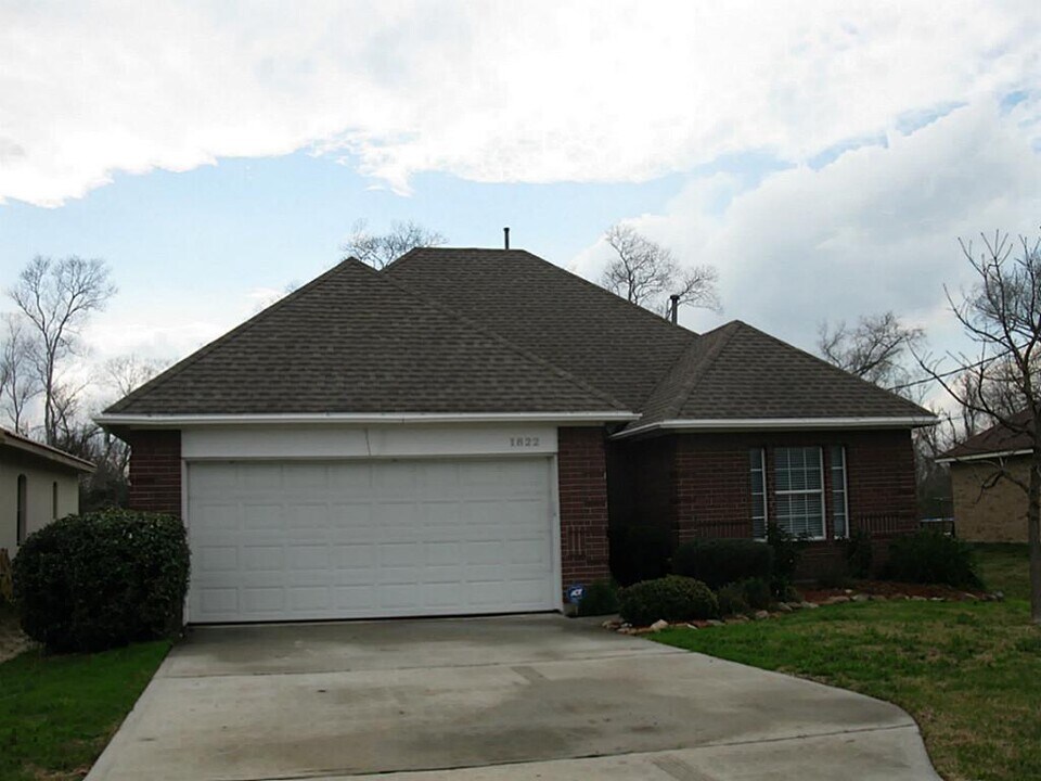 1822 S Broadway St in La Porte, TX - Building Photo