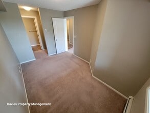 5816 Mullen Pl NW in Edmonton, AB - Building Photo - Building Photo