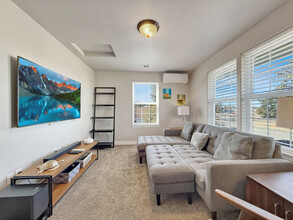 237 W Alder St in Sequim, WA - Foto de edificio - Building Photo