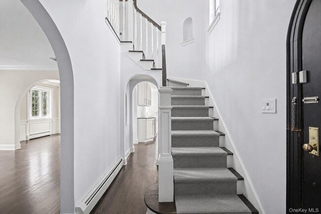 44 Old Ox Rd in Manhasset, NY - Building Photo - Building Photo