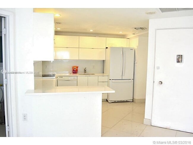 property at 905 Brickell Bay Dr