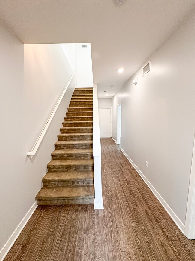 1645 E Cheery Lynn Rd, Unit 11