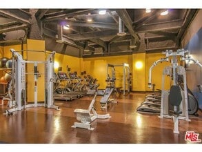 1100 Wilshire Blvd, Unit 2702 in Los Angeles, CA - Building Photo - Building Photo