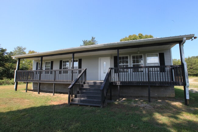 1042 Murray-Kittrell Rd in Readyville, TN - Building Photo - Building Photo
