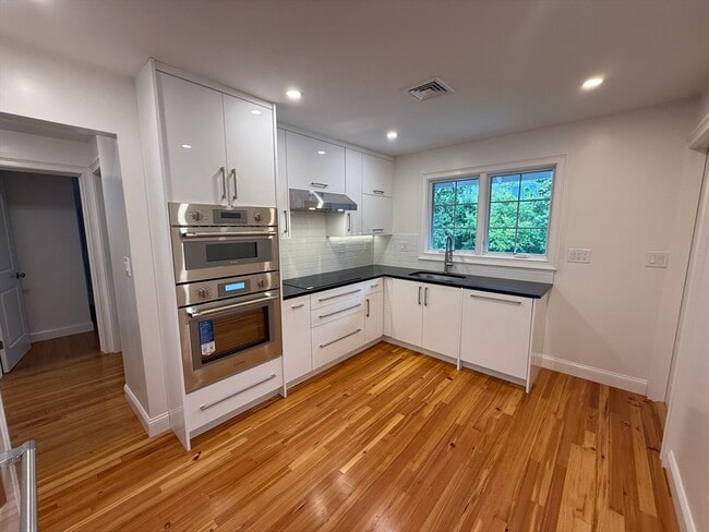 property at 39 Willow St