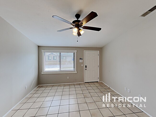 1243 Piney Branch Cir in Valrico, FL - Building Photo - Building Photo