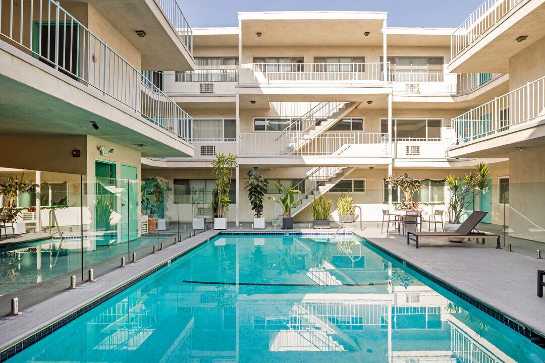 Bagley Regent Apartments in Los Angeles, CA - Foto de edificio