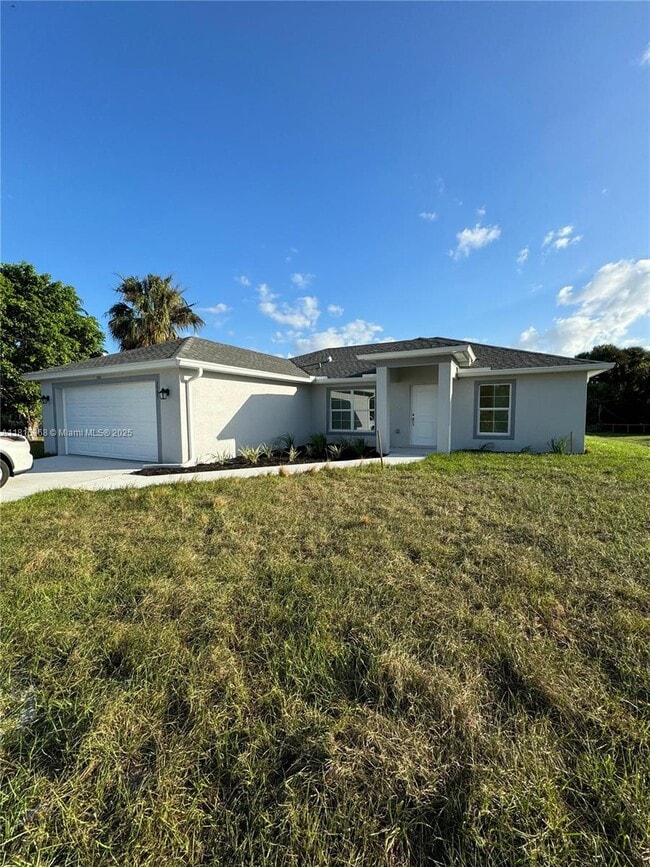 2811 Karen Ave N in Lehigh Acres, FL - Building Photo - Building Photo
