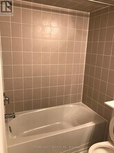 2500 Post Rd in Oakville, ON - Building Photo - Building Photo