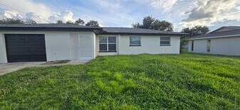 21519 Eldred Ave in Port Charlotte, FL - Building Photo