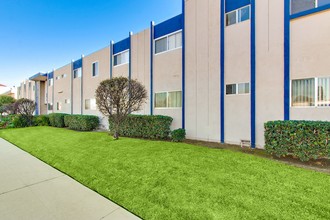 Devonshire Apartments in Granada Hills, CA - Building Photo - Building Photo